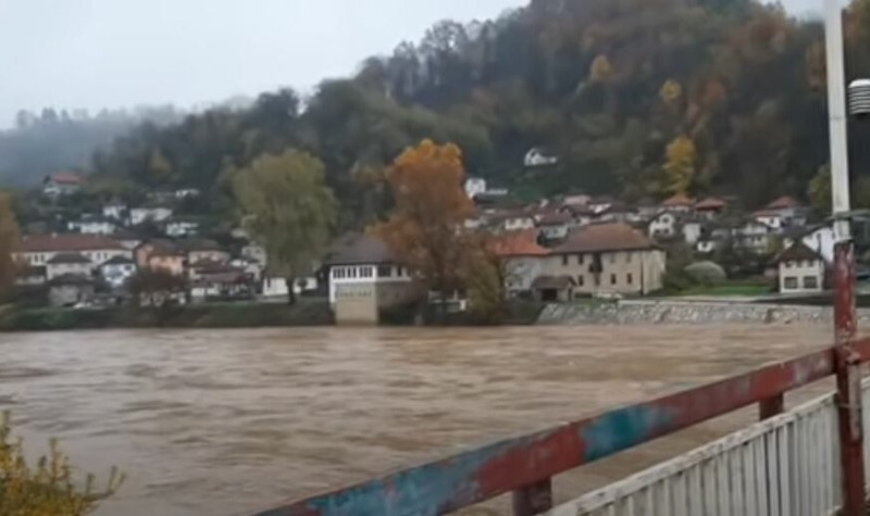 Poplave prijete BiH: Zabrinjavajuće stanje u Maglaju, najgore se očekuje večeras