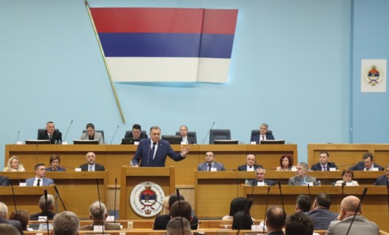 Dodik na posebnoj sjednici o novom ustavu: Ovo su teška vremena, ali nisu dramatična VIDEO
