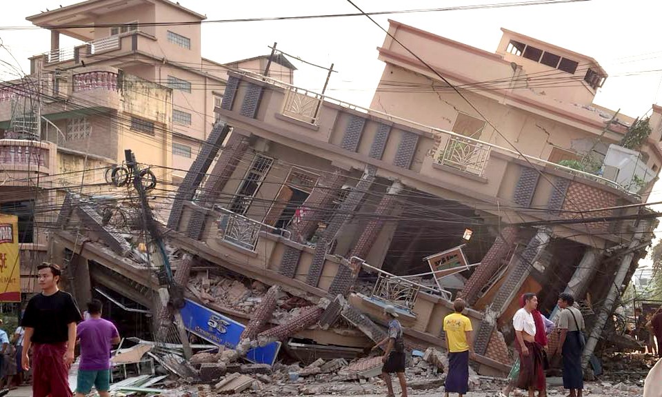 Strahuje se da je broj mnogo veći: U razornom zemljotresu poginulo više od 1.000 ljudi