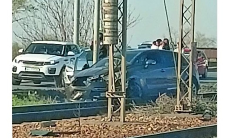 Policija na mjestu teške nesreće: Petočlana porodica automobilom sletjela na prugu