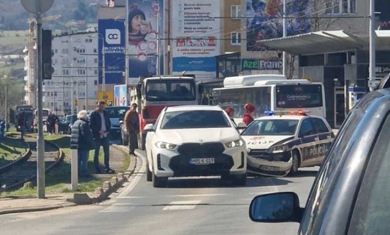 Pao bahati vozač u ovom dijelu BiH: Bježao od policije pa udario u drugu patrolu