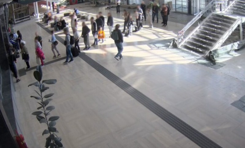 Zgrada bila gradilište: Objavljeni novi snimci pada nadstrešnice u Novom Sadu VIDEO