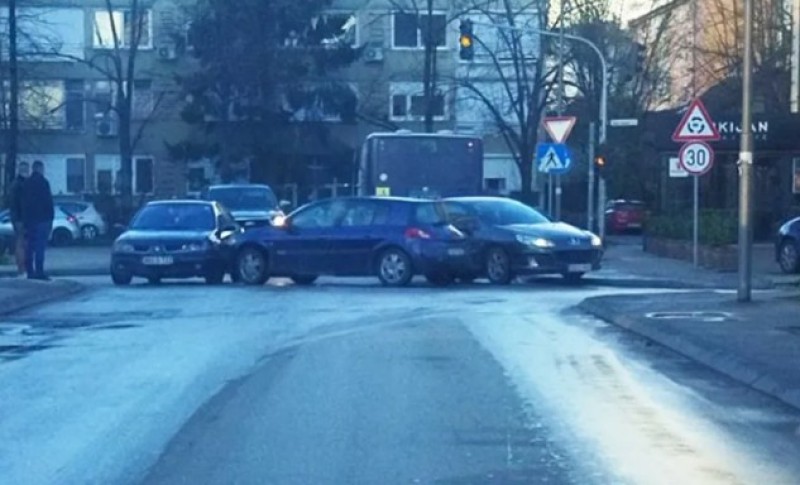Vozači budite oprezni: Saobraćajna nezgoda dogodila se u ovom dijelu Banjaluke