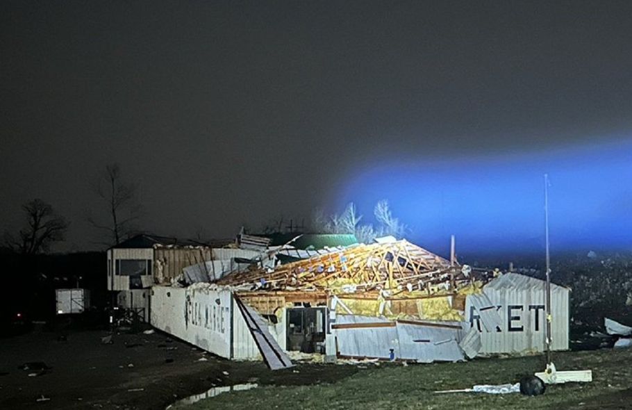 Smrtonosna oluja zahvatila velike dijelove SAD, najmanje 32 mrtvih