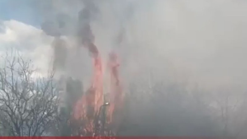 Stravičan požar u predgrađu Atine: Građanima stigla uznemirujuća poruka VIDEO