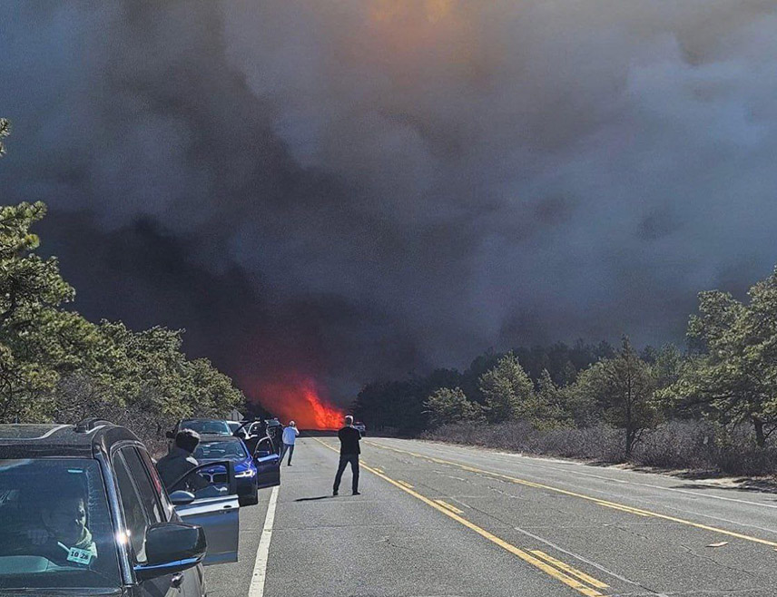 Vanredno stanje u okrugu Safolk zbog požara VIDEO