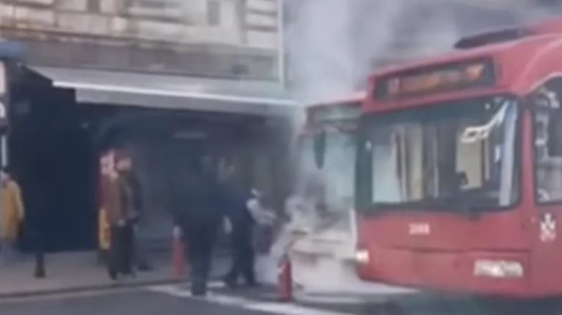 Drama! Zapalio se trolejbus u centru grada, ljudi se pitaju “da li je prevoz siguran”