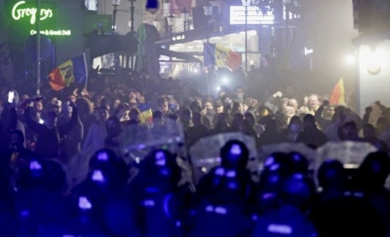 Oglasio se Dačić: Policija masovno napadnuta, uhapšena tri stranca