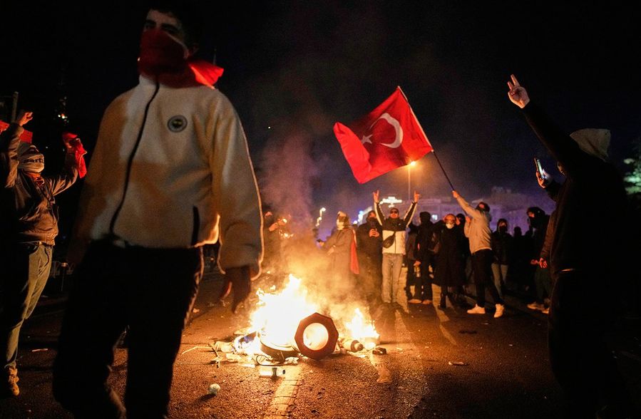 Protesti u Turskoj: Opozicija traži izbore, Erdogan žestoko protiv “uličnih terorista”