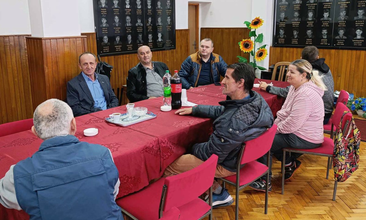 Za praznik nisu zaboravljeni: Povodom Bajrama uručeni paketi borcima Vojske RS