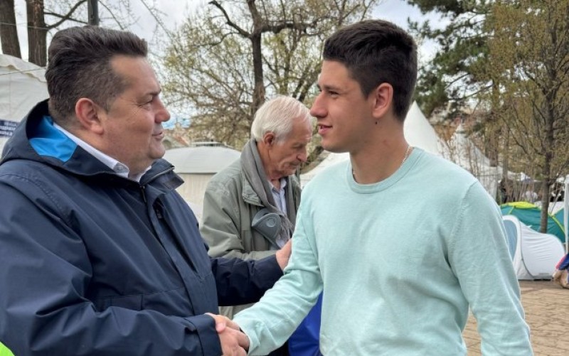 Stevandić obišao studente u Pionirskom parku: “Narod je uvijek uz otadžbinu” FOTO