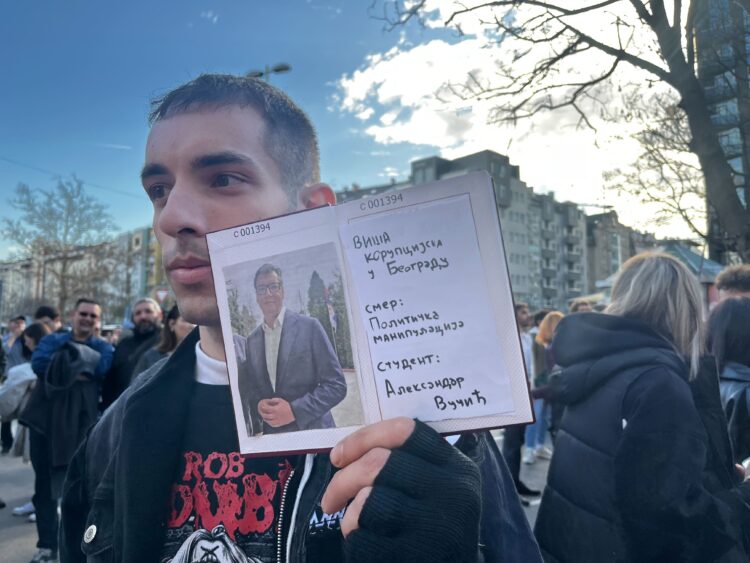 U Novom Sadu studenti ispred MUP-a u zaštiti svojih kolega, profesori istim povodom ispred Rektorata