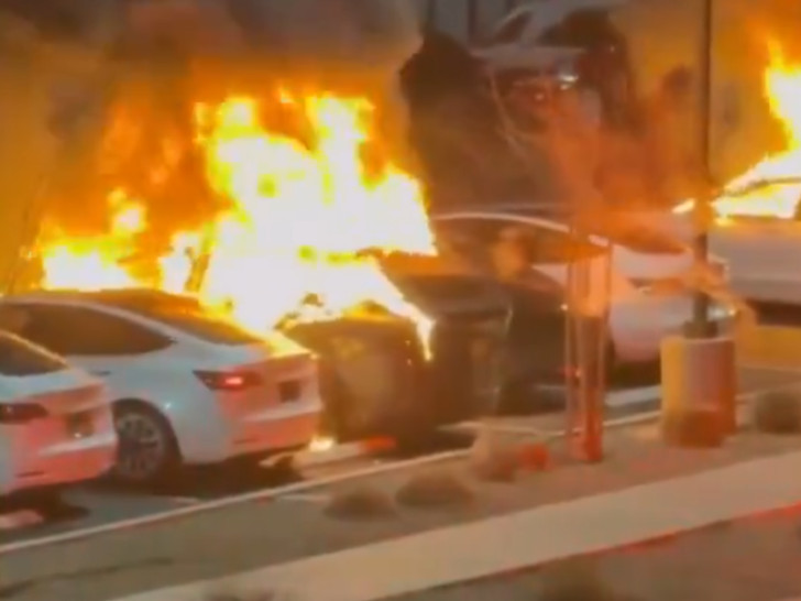 Molotovljevi kokteli i pucnji: Zapaljena vozila Tesle u Las Vegasu, oglasio se Mask VIDEO