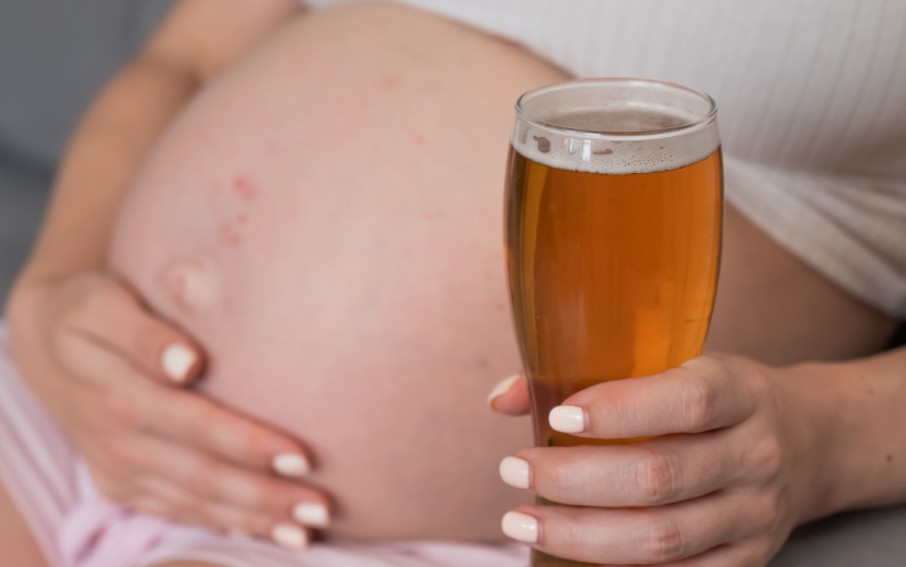 Smiju li trudnice da piju pivo? Mnogi ovo piće smatraju bezazlenim, ali evo šta je istina