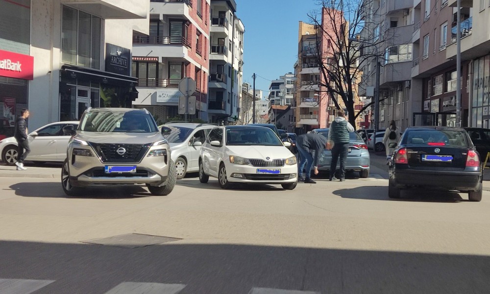 Sudar kao svakodnevica: Nova gužva na banjalučkoj raskrsnici FOTO