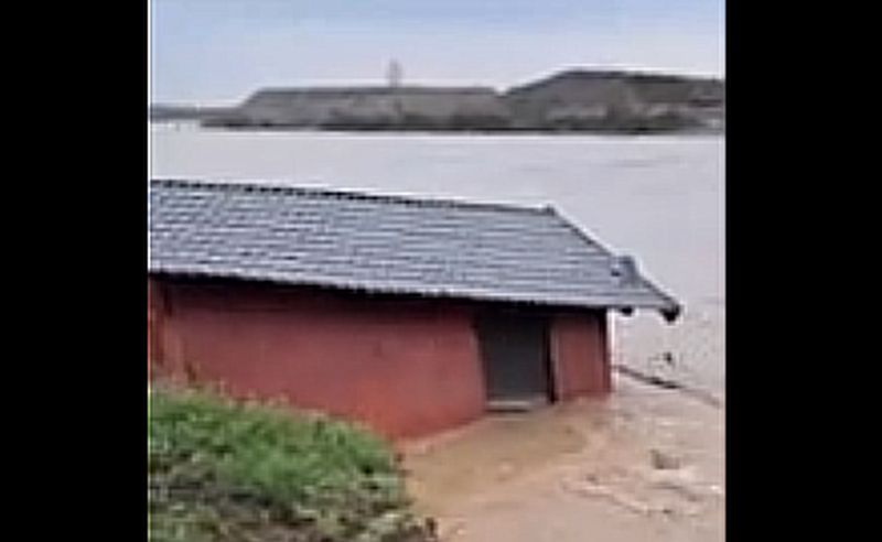 Poplave u Odžaku napravile haos: Vikendica pluta rijekom Bosnom VIDEO