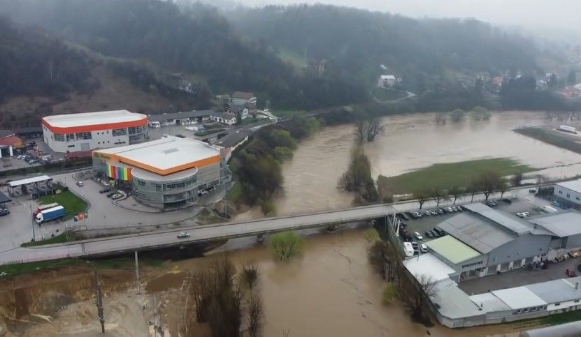 Poplave u Visokom: Bosna se izlila iz korita VIDEO