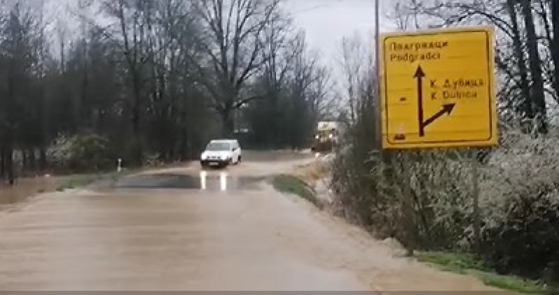 Dramatično u Vrbaškoj: Policija reguliše saobraćaj, prolaze samo kamioni VIDEO