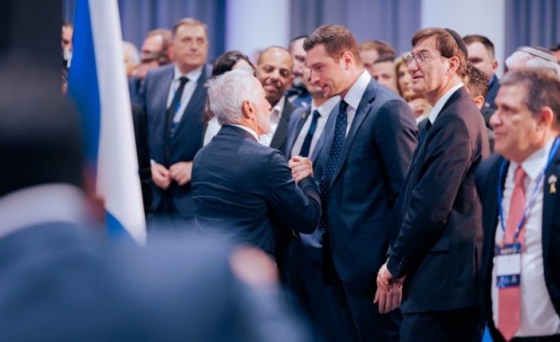 Dodik u prvom redu: Lider francuske stranke demantovao spinove u medijima FOTO