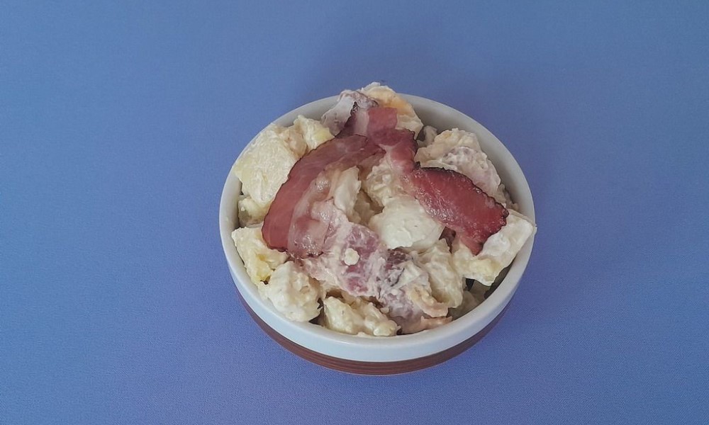Malo jača salata: Krompir sa slaninom i jajima