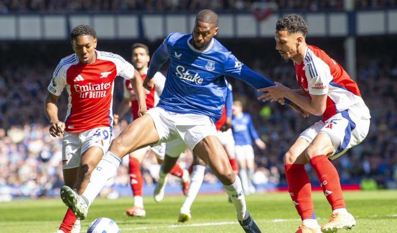 Arsenal sve dalje od titule: Tobdžije se “poklizale” na gostovanju Evertonu