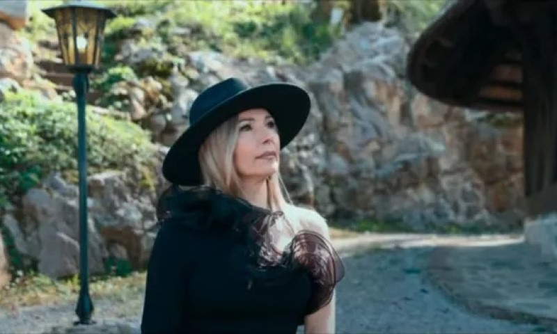 “Budi sine snaga moja”: Ova pjesma će natjerati suze na oči svakoj majci VIDEO