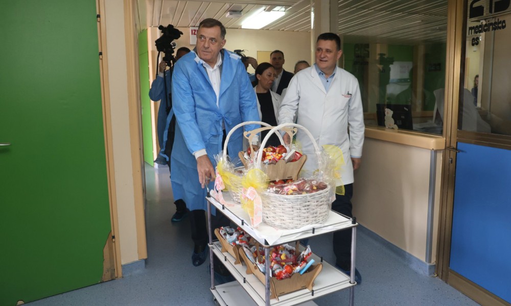 Darovali vaskršnja jaja: Dodik i Đajić posjetili mališane na klinici za dječije bolesti