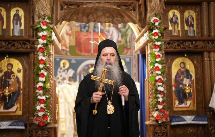 Vjernom narodu i građanima: Nova pjesma vladike Fotija povodom Dana Republike