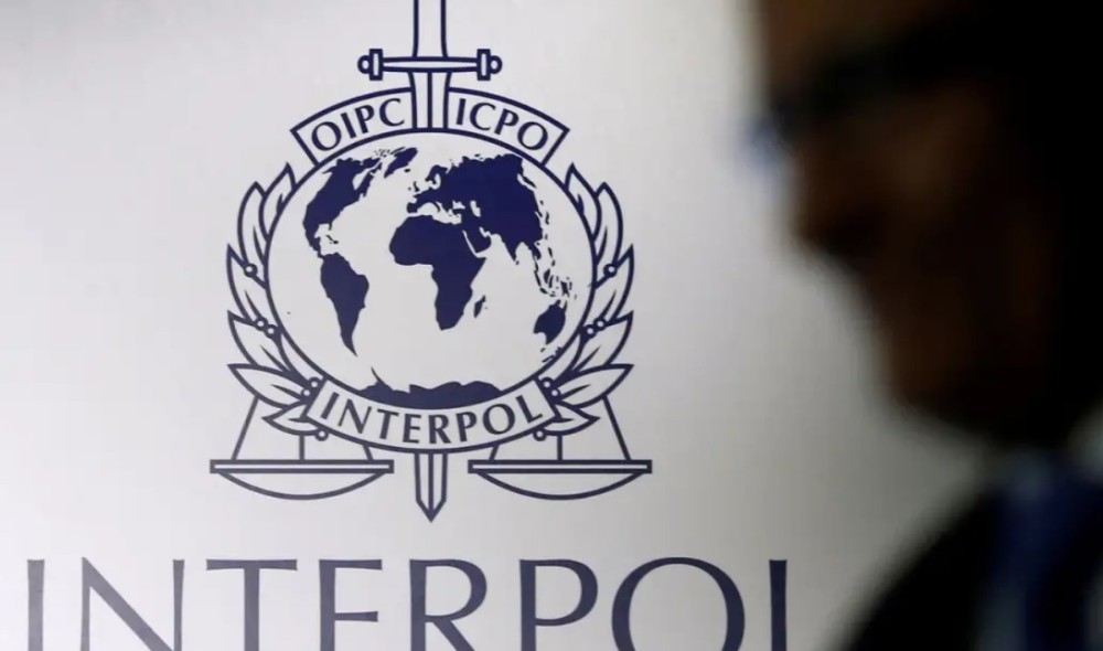 Krenuli da se ukrcavaju na let kad je počela drama: Uhvaćen begunac sa Interpolove poternice