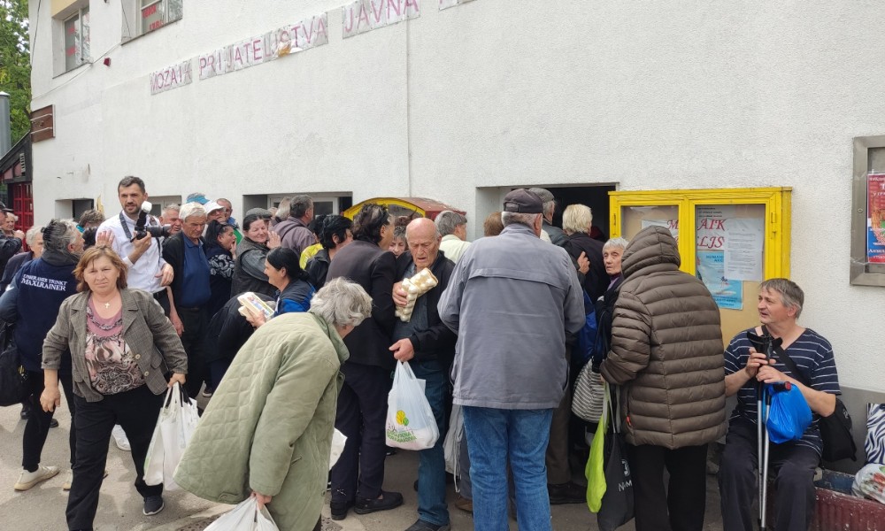 Uoči Vaskrsa: Đajić i Ninković korisnicima “Mozaika prijateljstva” podijelili 10 hiljada jaja FOTO/VIDEO