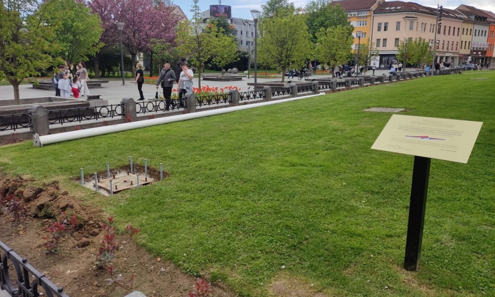 Dva mjeseca nakon što su postavljeni: Skinuti jarboli u centru Banjaluke FOTO