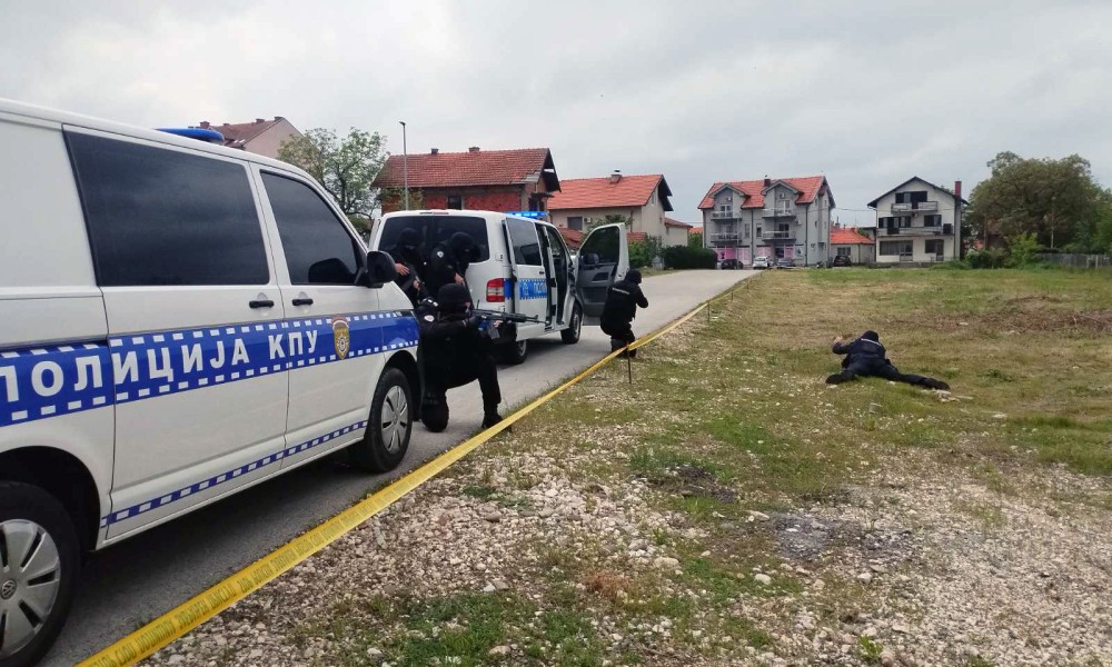 Helikopter i specijalci: Pogledajte kako MUP Srpske rješava talačku krizu VIDEO