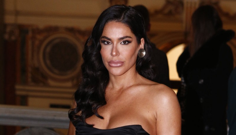 Ne može mjesečno da preživi bez 9.000 evra: Pjevačica sa dečkom milionerom proslavila rođendan u Dubaiju