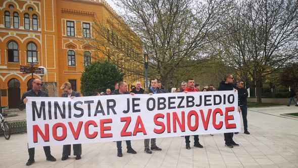 Protest u Mostaru: Zdravstveni radnici izašli na ulice, još nisu korigovani koeficijenti
