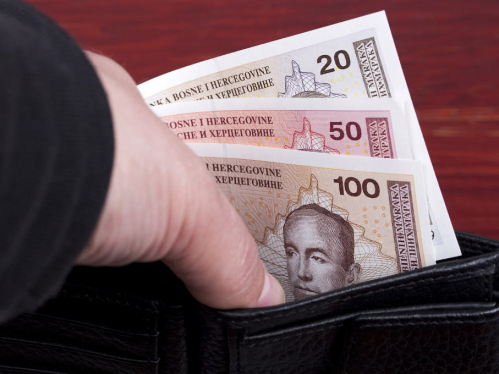 Potrošačka korpa 2.835 KM: Pogledajte koliko je iznosila prosječna plata u januaru