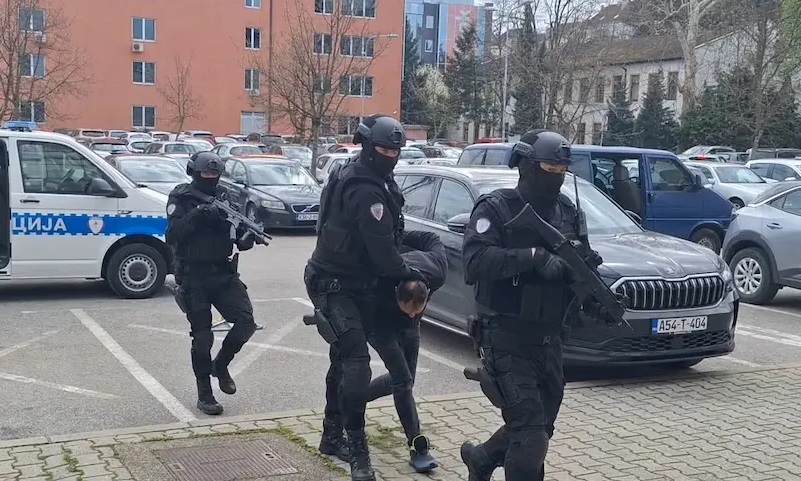 Trojac iz Gradiške sproveden u Tužilaštvo: Osumnjičeni za krađu automobila i 20 hiljada dolara VIDEO