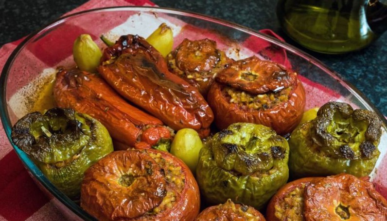 Ovdje nema greške: Najbolji grčki recept za punjeni paradajz i paprike