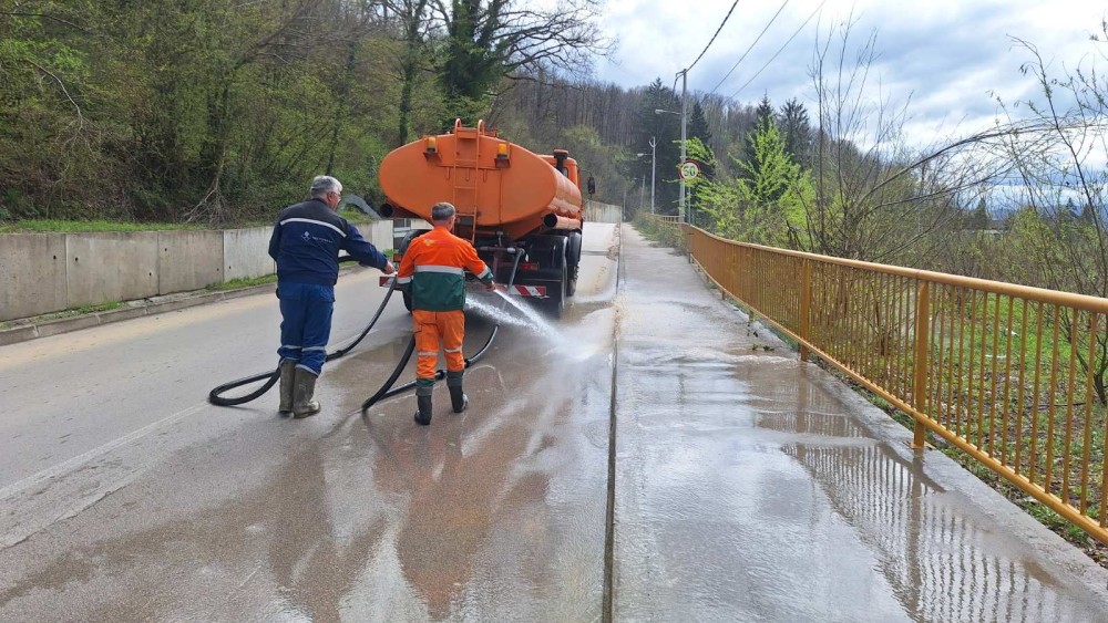 Ekipe na terenu: Pranje ulica u Banjaluci se nastavlja i danas FOTO