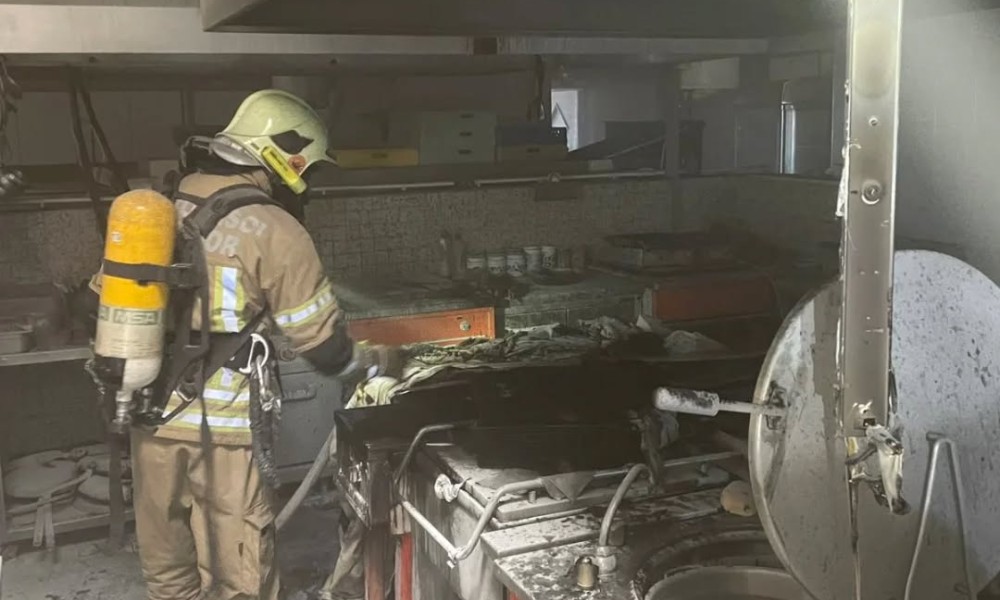 Zbog friteze izbio požar u hotelu: Uži centar Prijedora ostao bez struje