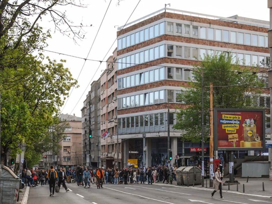 Blokada RTS-a ušla u sedmi dan: Mirno ispred Javnog servisa, danas bez emitovanja Jutarnjeg programa