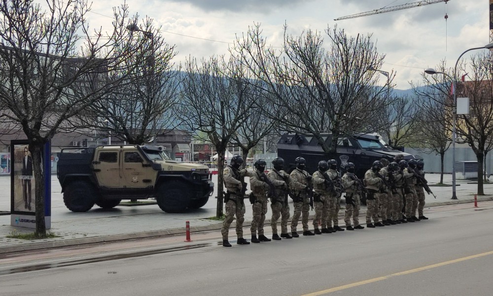 Dresirani psi, borbena vozila i helikopteri: Evo šta je izvela policija u centru Banjaluke FOTO/VIDEO