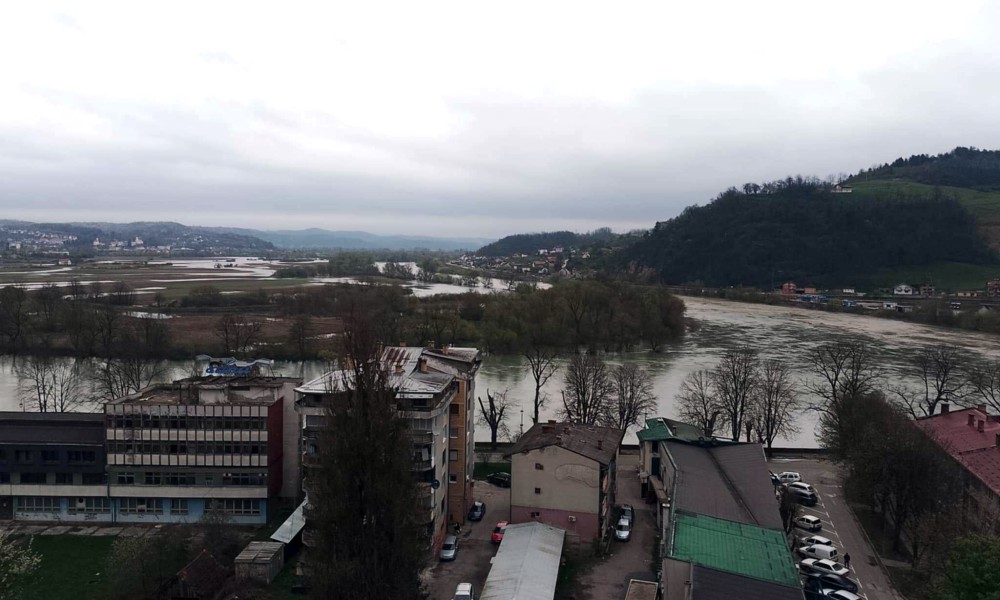 Una i Sana se povukle u korita: Đaci ponovo u klupama