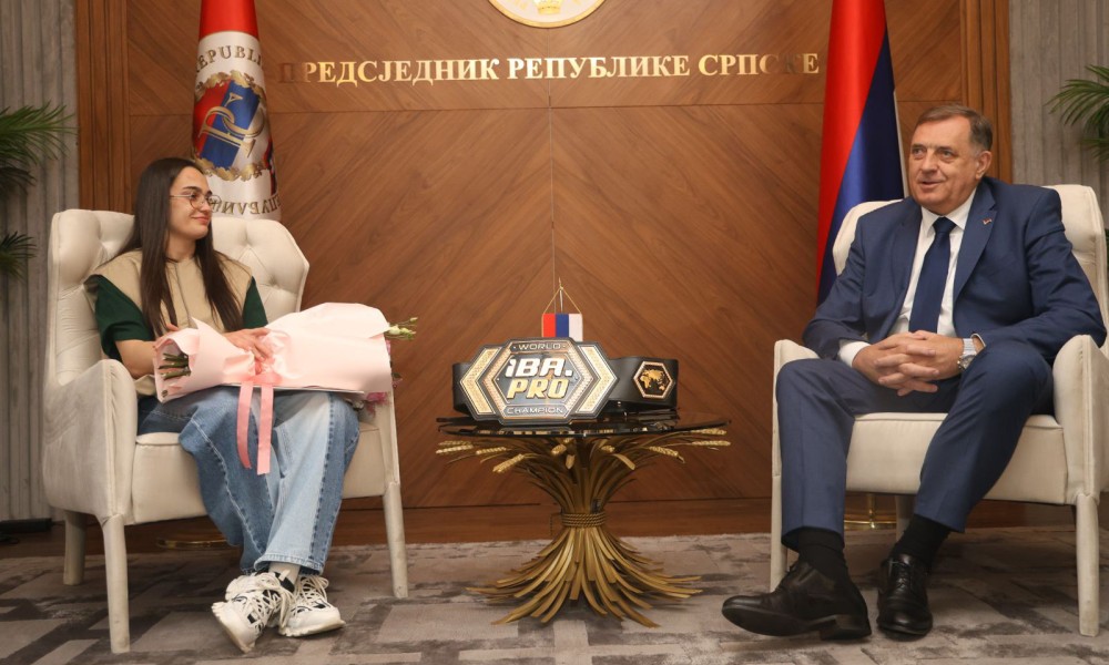 Okitila se titulom u Banjaluci: Dodik upriličio prijem za Saru Ćirković