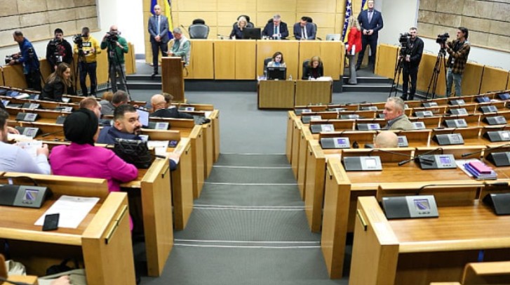 Sjednica Predstavničkog doma FBiH: Trojka sa SDA ponovo preglasala HDZ