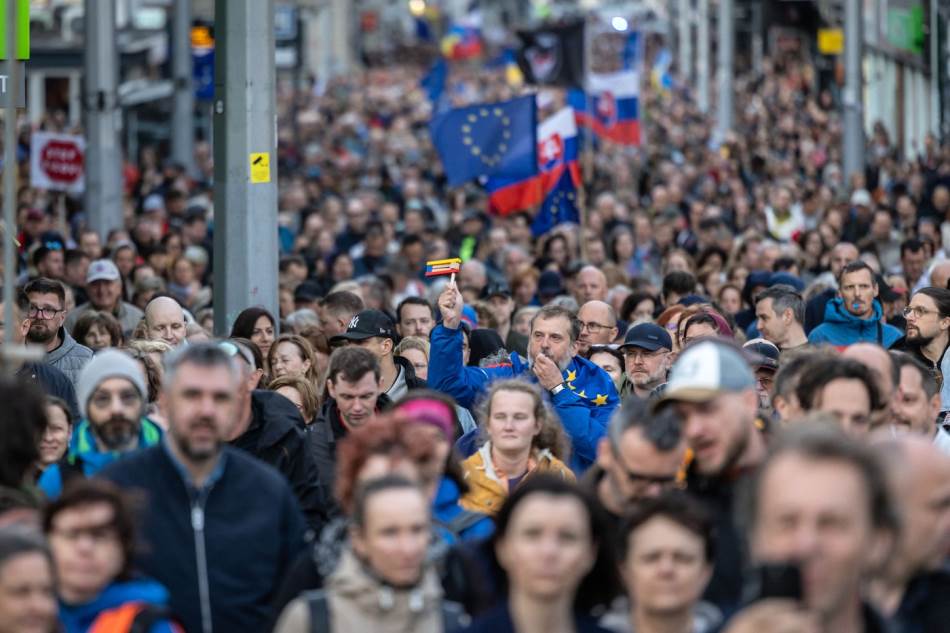 Antivladini protesti širom Slovačke: “Ne ruskom zakonu”