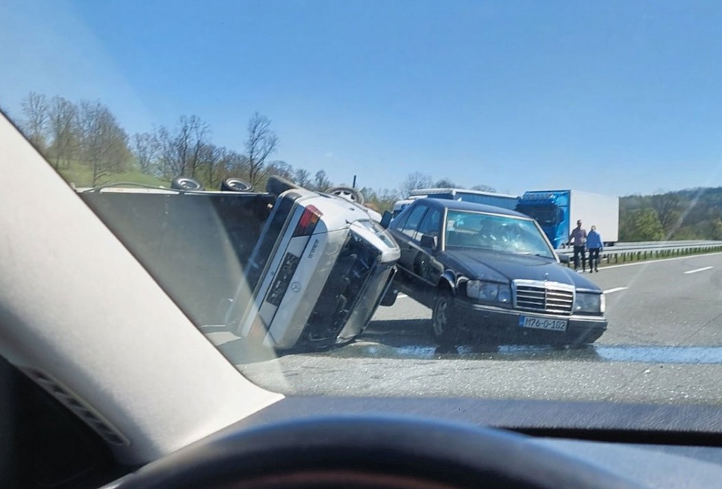Policija o nesreći na auto-putu Banjaluka-Prnjavor: U toku uviđaj, usporen saobraćaj