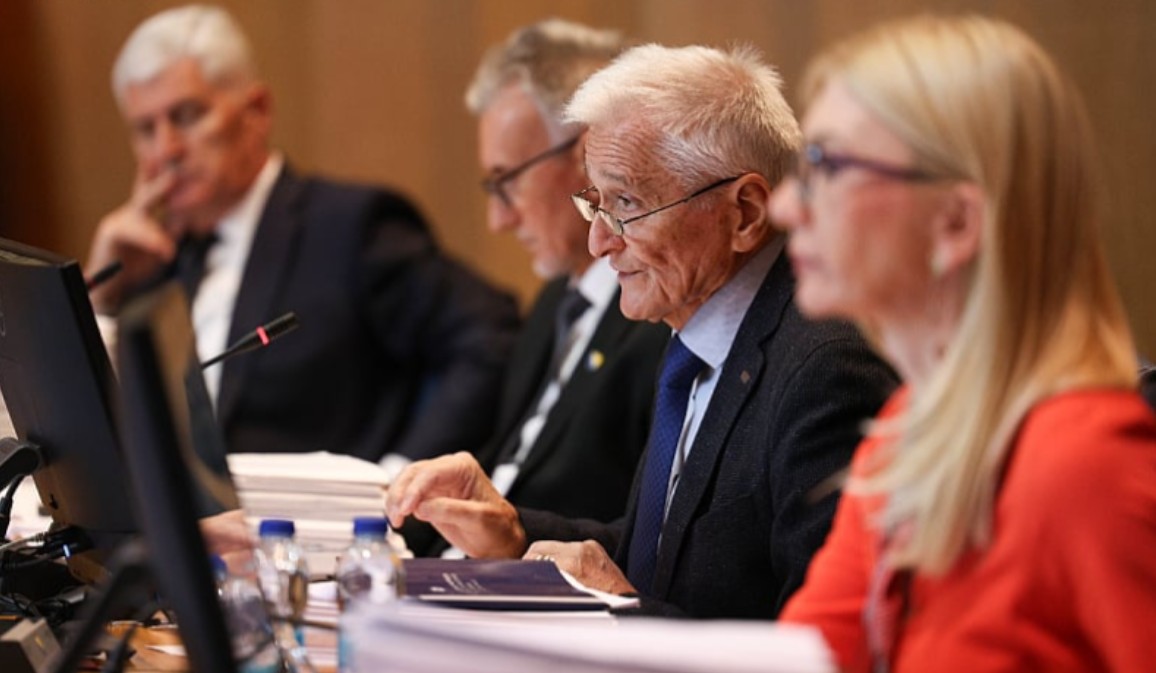 Špirić pričao vic u Domu naroda: “Kaže mali Mujica, babo umalo ne dobih peticu..”