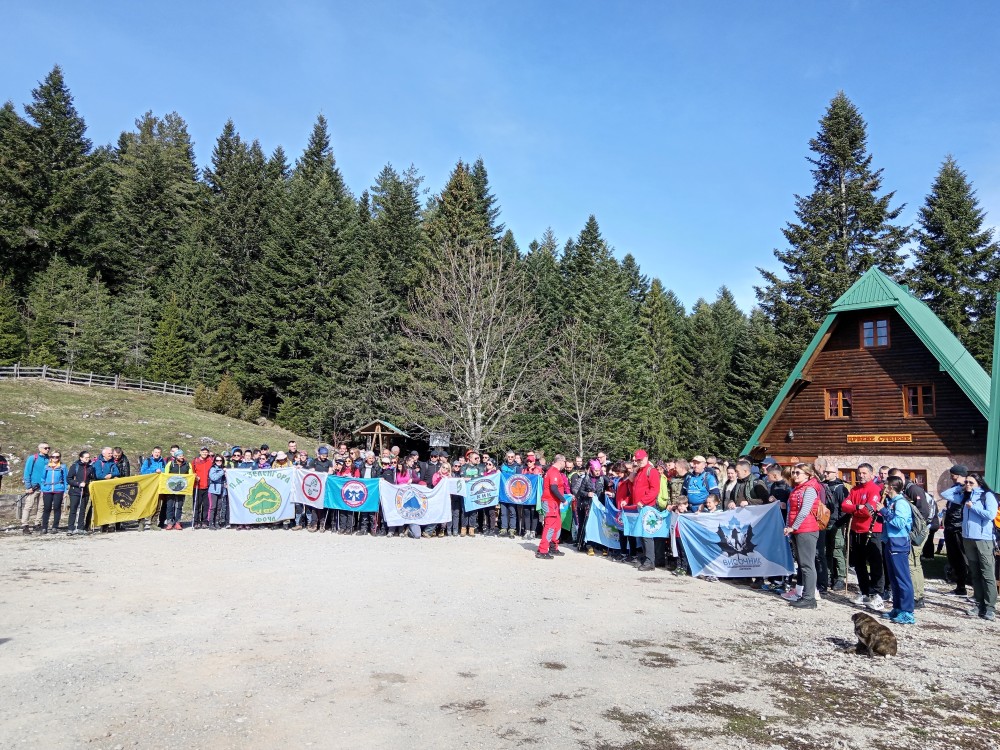 Staza od 16 kilometara: Na proljećnom pohodu Romaniji oko 250 planinara iz Srpske i Srbije