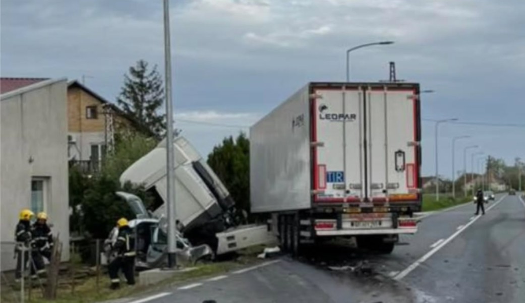 Direktan sudar odnio dva života: “Škodom” prešao u suprotnu traku FOTO