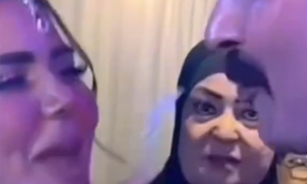 Prizor sa svadbe u BiH: Svekrva ledenim pogledom prati snajku VIDEO